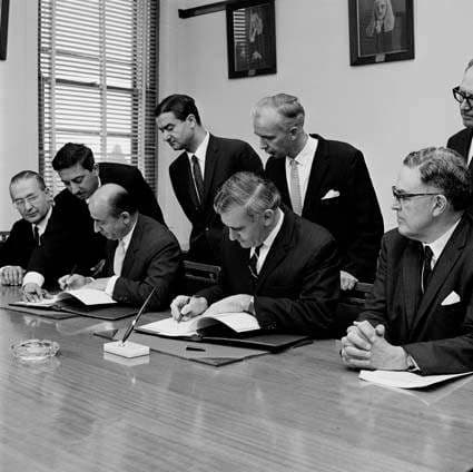 Bill Snedden Immigration Minister signs the agreement between Turkey and Australia